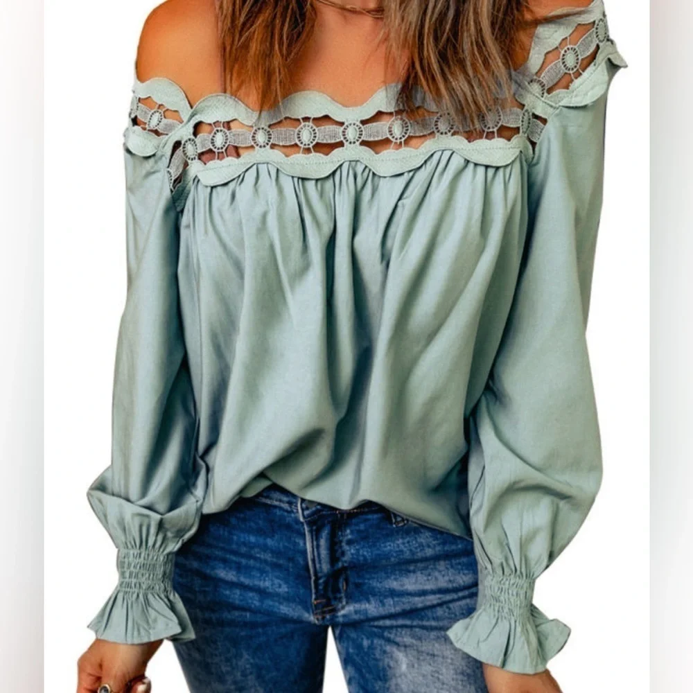 Scalloped Lace Neckline Blouse - Picture 4 of 6